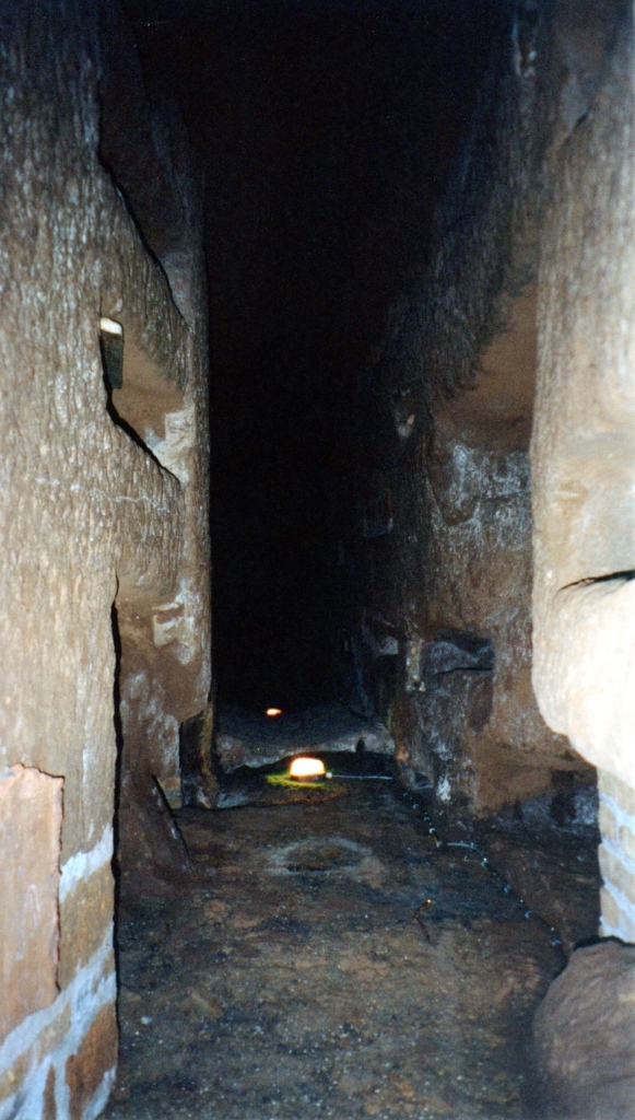 Path through the catacomb
